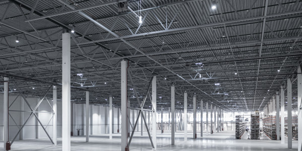 Reformas Integrales de Naves Industriales en Tarragona · Instalación de Iluminación Eficiente