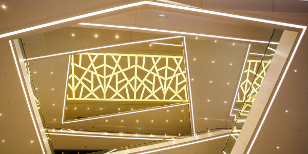 Reformas Integrales de Tiendas y Locales  Comerciales en Tarragona · Diseño e Instalación de Iluminación LED Eficiente